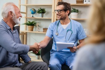 visite-urologue-specialiste-association-accompagne__